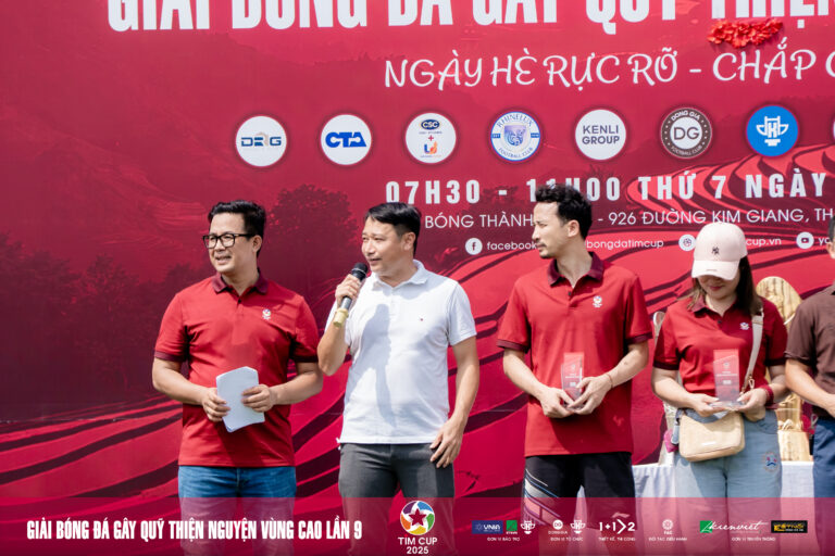 HLV-Vu-Hong-Viet-phat-bieu-tim-cup