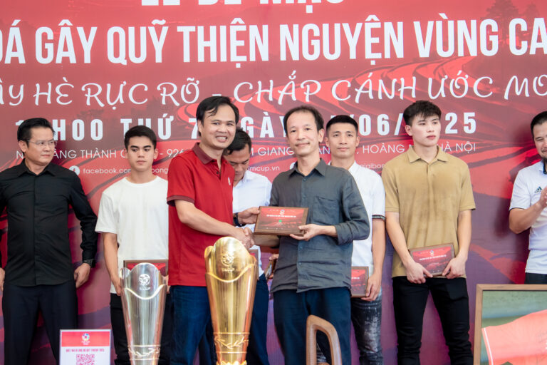 KTS-Hoang-Thuc-Hao-tham-gia-be-mac