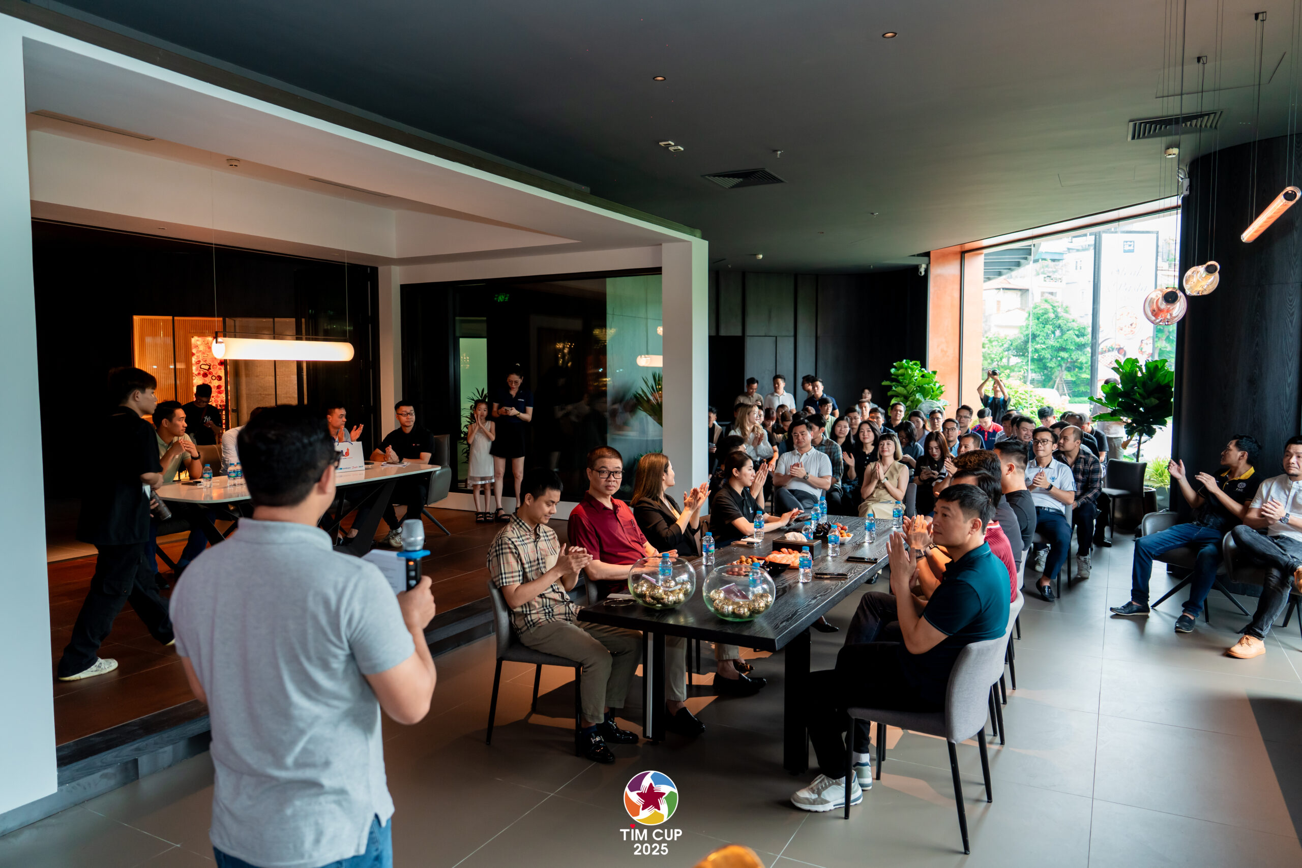 Tham gia đầy đủ của các đơn vị bảo trợ và tài trợ cho giải đấu