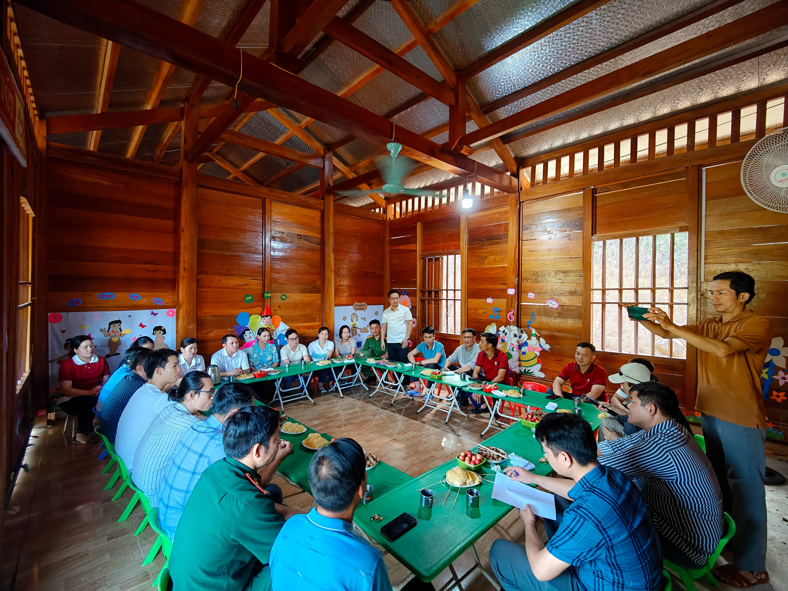 buoi-lam-viec-cua-doan-Tim-cup-tai-mua-xuan